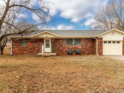 1303 N Delaware St, Chouteau, OK, 74337