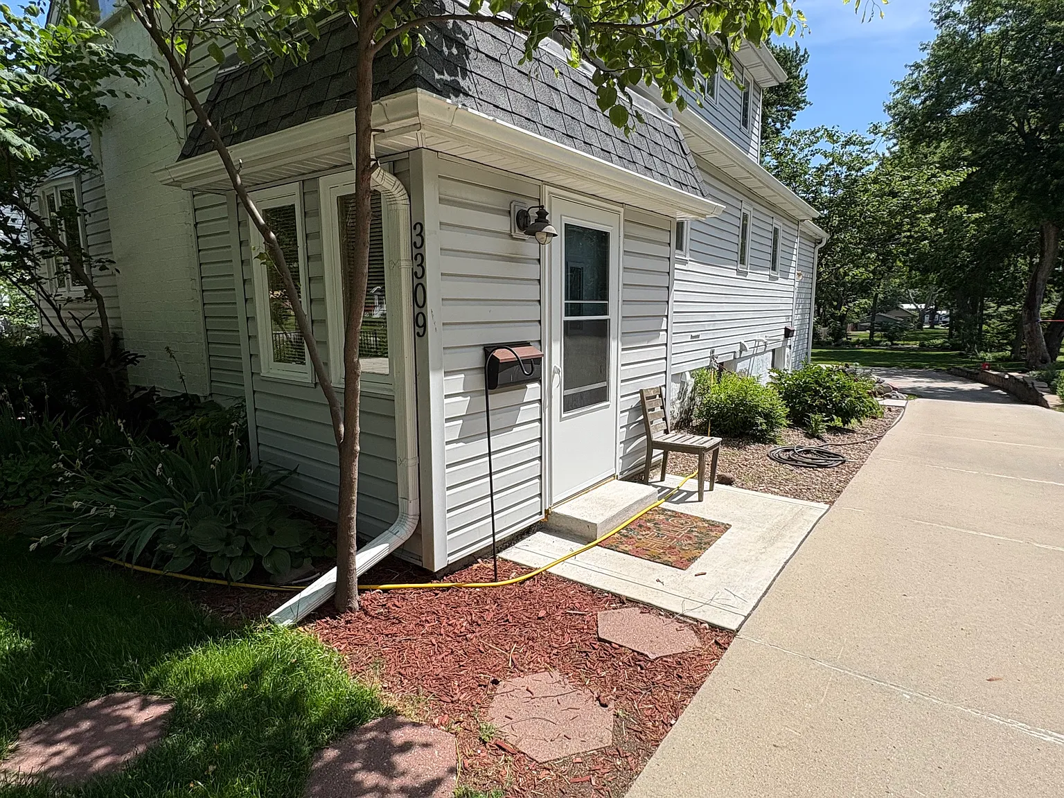 2 bed, 1000 sqft, $1,050 — Photo 1