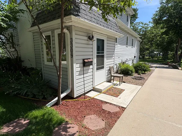 3309 50th St #1, Des Moines, IA 50310