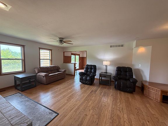 2nd image of 3411 N Eastman Rd