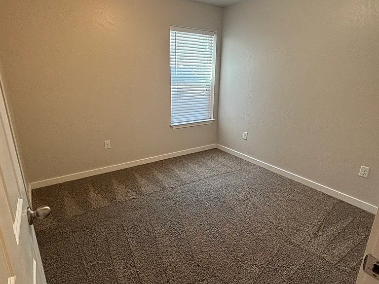 1427 Playford Ln — Photo 14