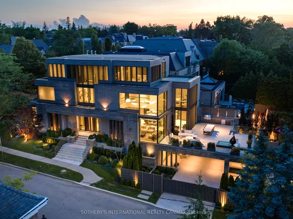 211 Dunvegan Rd, Toronto, ON M5P 2P3