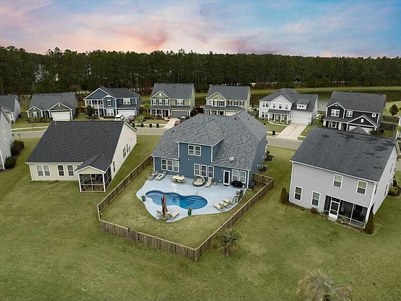 3rd image of 315 Beachgrass Ln