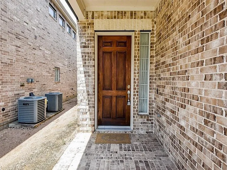 3206 Holly Crossing Dr — Photo 4