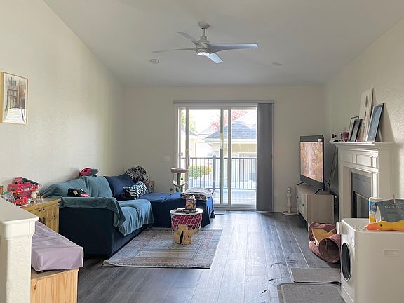 3rd image of 3822 W 11th St Unit 33