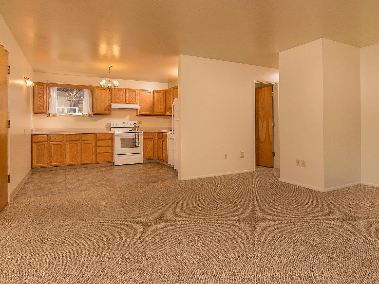 2 bed, 950 sqft, $1,800 — Photo 3