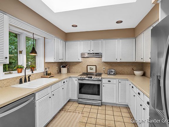 4th image of 1612 Riverton Ave SE