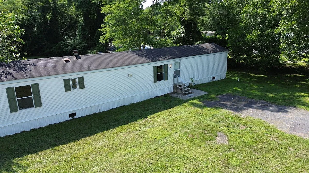 3 bed, 2.0 bath, 952 sqft, $1,200 — Photo 4