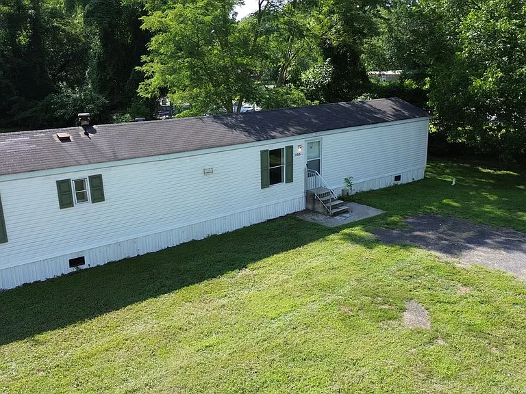 11226 Greenwood Rd — Photo 4