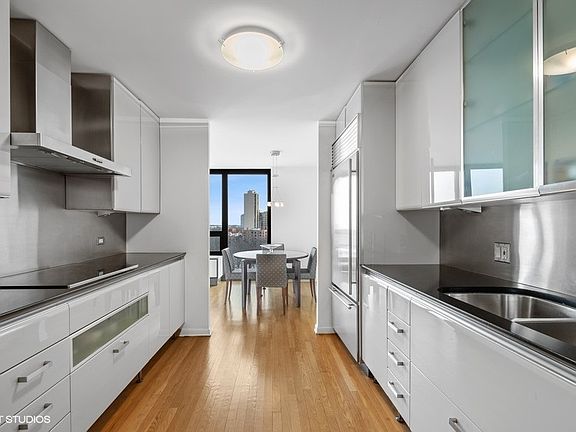 4th image of 2500 N Lakeview Ave APT 1102-B