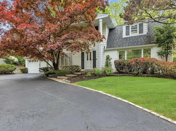 43 Wichard Boulevard, Commack, NY 11725