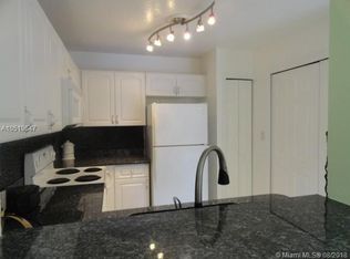 10652 SW 6th St, Pembroke Pines, FL 33025