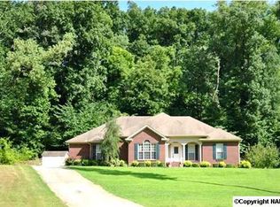 104 Sleepy Hollow Dr, Hartselle, AL 35640