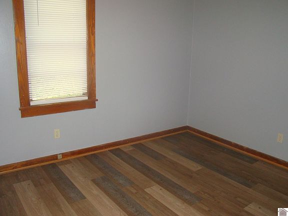 4th image of 131 Cunningham Ave