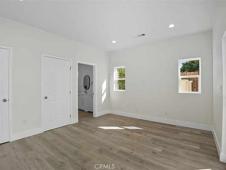 19258 Strathern St — Photo 29