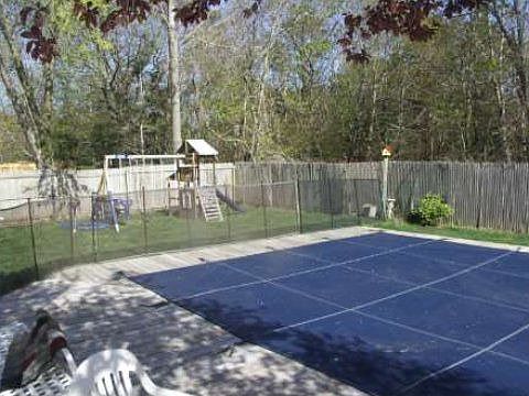 3rd image of 8 Calverton Ct