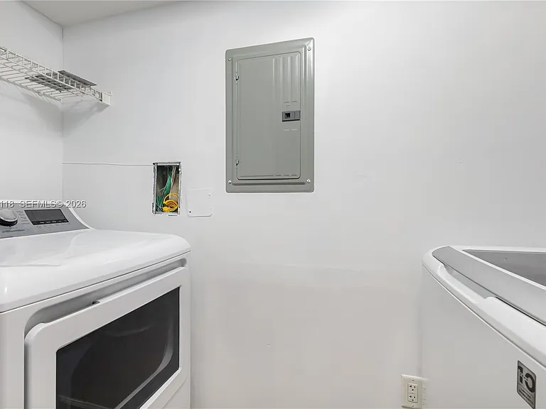 19501 W Country Club Dr #515 — Photo 6