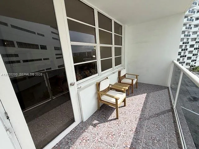 Sea Air Towers Condo — Photo 4