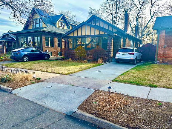 922 Madison with guaranteed, driveway parking just 2 feet from front steps__**so easy to bring in your things from your car** + partially shaded too