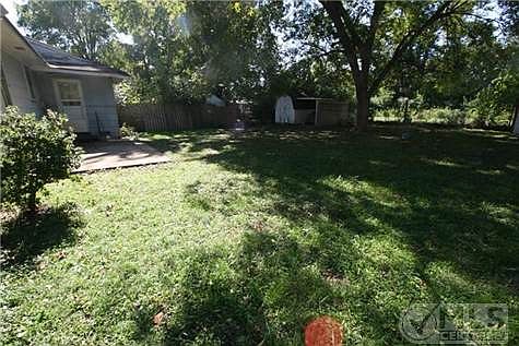 2nd image of 106 S Gentry St