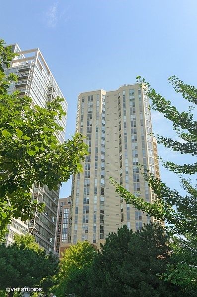 1st image of 645 N Kingsbury St APT 1505