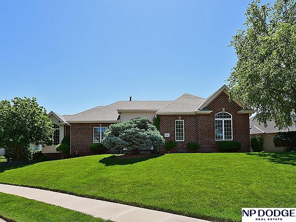 2nd image of 2409 Leigh Ln