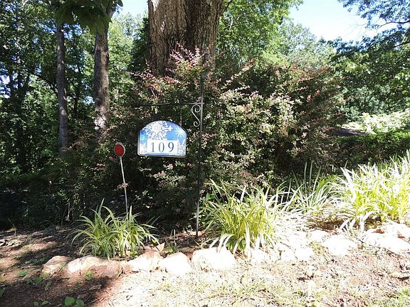 3rd image of 109 Howard Dr