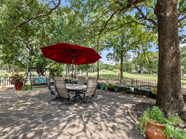 347 Saint Andrews Dr, Mabank, TX 75156