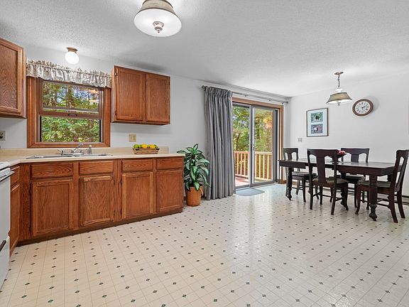 5th image of 5 Chestnut Hill Drive