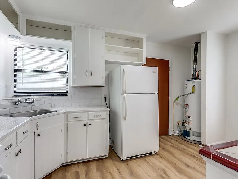 142 Helena St — Photo 10