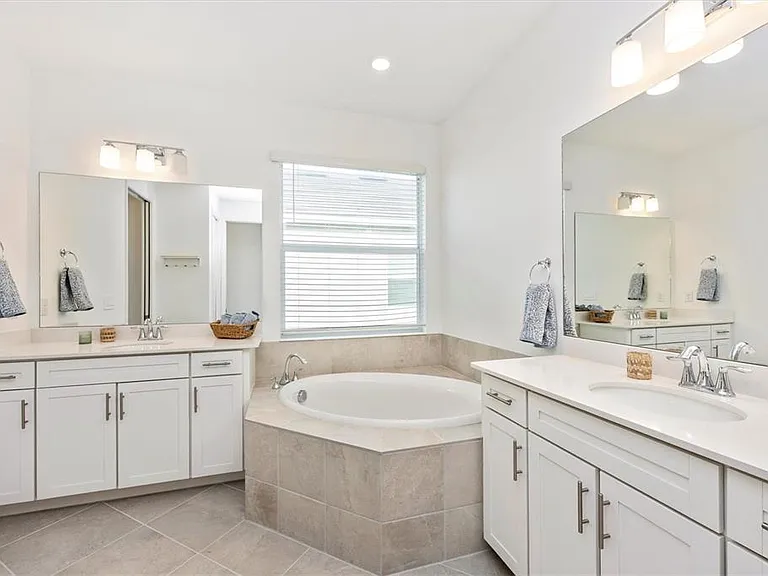 17617 Santorini Ct — Photo 28