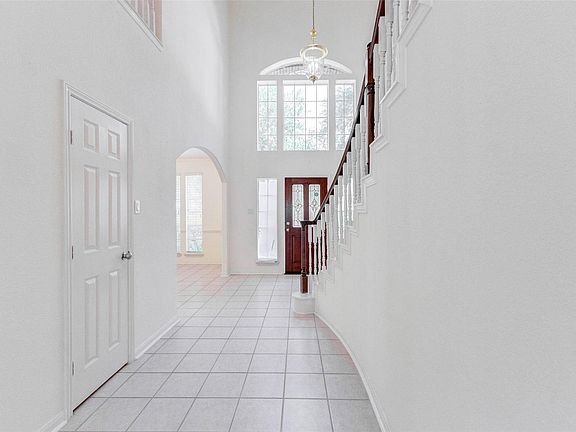 3rd image of 5326 Hanneck Valley Ln