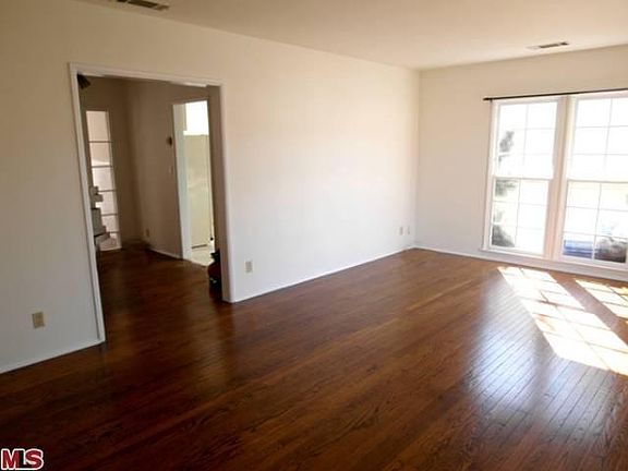 5th image of 3242 S Beverly Dr