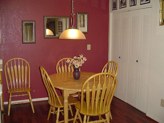 Dining room/hardwood laminant floor