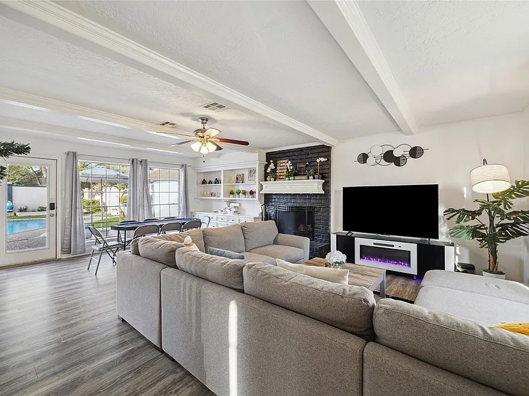 15302 La Mancha Dr — Photo 5