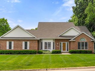 7200 Plum Dr, Urbandale, IA 50322