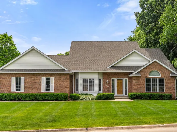 7200 Plum Dr, Urbandale, IA 50322