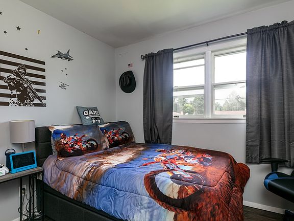 5th image of 25 Belaire Dr
