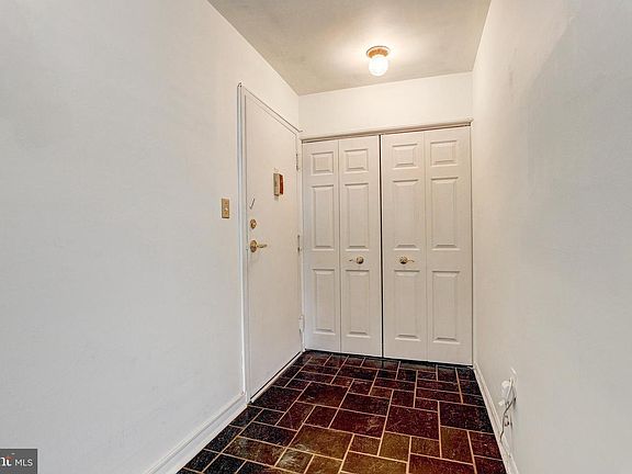 5th image of 1 Smeton Pl APT 902