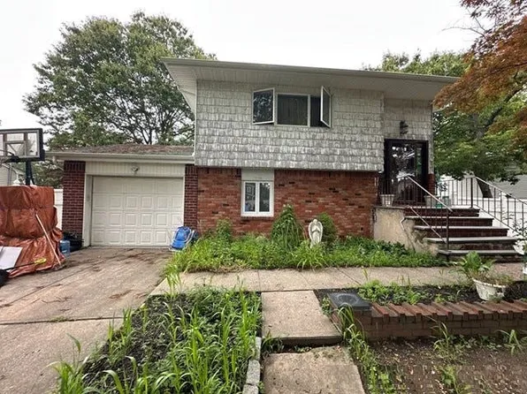47 Cleremont Ave, Saint James, NY 11780