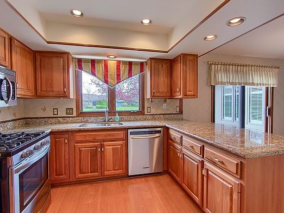 3rd image of 9401 Muirkirk Dr