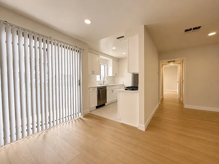 4727 Kester Ave #201 — Photo 4