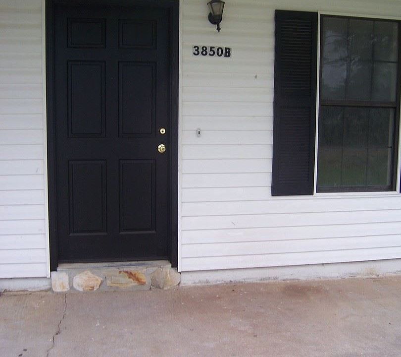 2nd image of 3850 Manor Ct #A