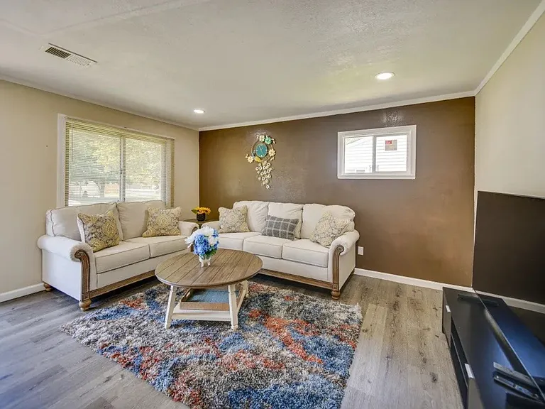 216 Matt Ln — Photo 6
