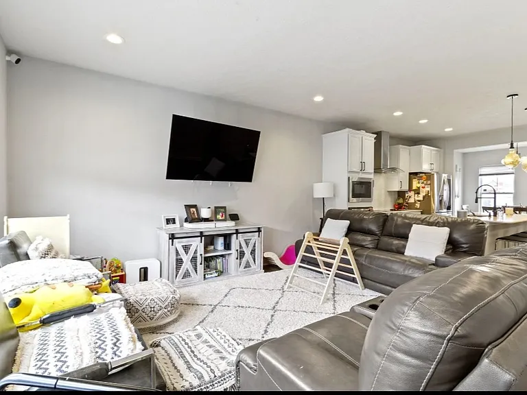 212 Haugh St — Photo 4
