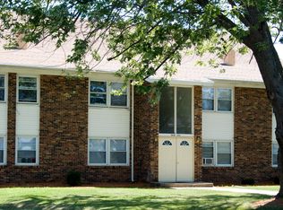 39 N Greenfield Dr APT 7, Freeport, IL 61032