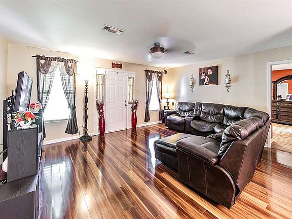 2nd image of 510 Thoroughbred Park Dr