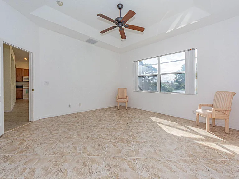 Master Bedroom, walk in closet