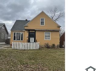 16105 Raymond St, Maple Heights, OH 44137