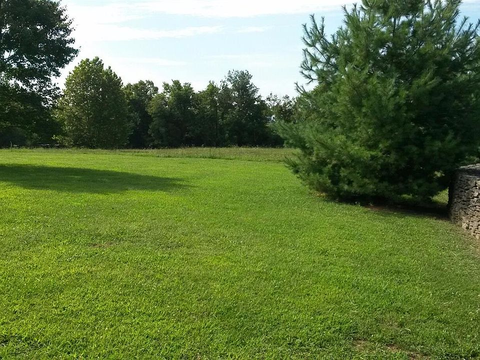 2nd image of 225 Christina Dr